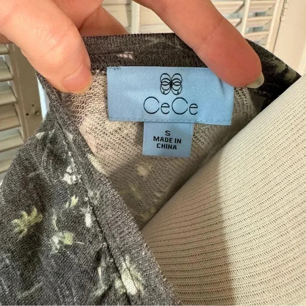 CeCe gray long sleeve top with floral vine print - Picture 4 of 4